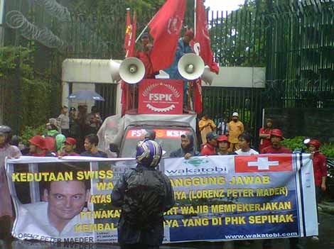 Aksi Rakyat Wakatobi di Kedutaan Swiss Jakarta, Senin (19/1) (Ist)