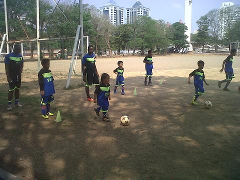 Anak-anak PFA sedang melakukan latihan di lapangan Banteng. (Ist)