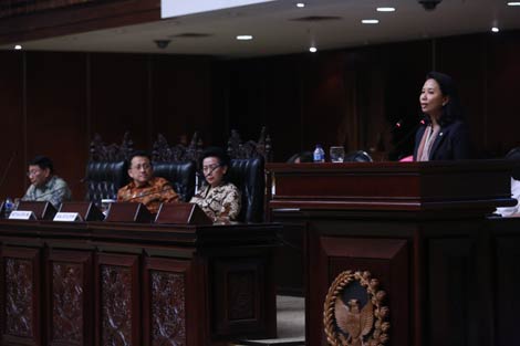 Menteri BUMN, Rini Soemarno dalam Sidang Paripurna Luar Biasa ke-4 DPD RI di Senayan, jakarta, Jumat (29/1) berhasil meyakinkan DPD-RI tentang pentingnya Kereta Cepat Jakarta Bandung buatan Cina ((st)