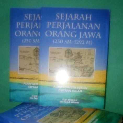 Buku berjudul “Sejarah Perjalanan Orang Jawa (230 SM-1292 M)” dengan anak judul “Alam Semesta Bukan Ciptaan Tuhan” yang ditulis oleh Sigit Wibowo dan Eko Teguh Widodo. (Ist)