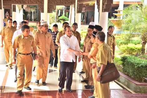 Menteri Marwan saat bertemu dengan 250 kepala desa dari Kabupaten Aceh Besar dan Aceh Jaya Minggu (8/5) (Ist)