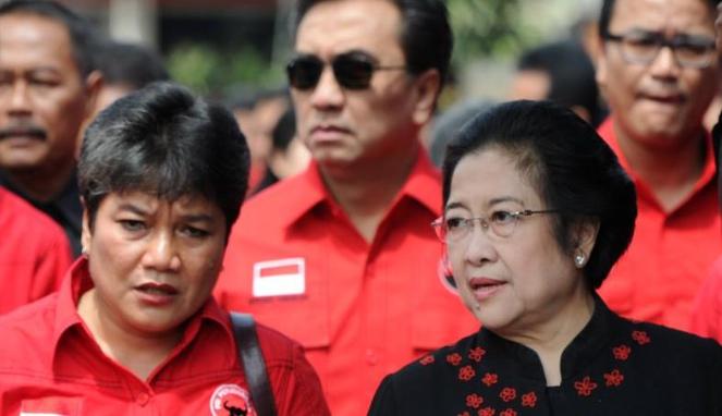 Ketua DPP PDI Perjuangan Bidang Sosial dan Penanggulangan Bencana dr. Ribka Tjiptaning P. dan Ketua Umum PDI-Perjuangan, Megawati Soekarnoputri (Ist)