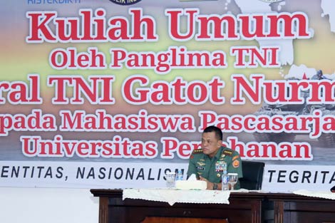 Panglima TNI Jenderal TNI Gatot Nurmantyo saat memberikan kuliah umum dihadapan 490 Mahasiswa Pascasarjana Universitas Pertahanan (Unhan), PMPP IPSC, Sentul, Bogor, Jawa Barat, Jum’at (26/8). (Ist)