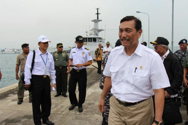 Menteri Koordinator Bidang Kemaritiman Luhut Pandjaitan mengunjungi Pulau Nipa, salah satu pulau terluar Republik Indonesia pada hari Kamis (2/2) (Ist)