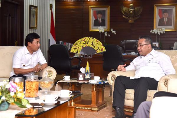 Bupati Sigi, Mohamad Irwan bertemu dengan Menteri Desa, Pembangunan Daerah Tertinggal dan Transmigrasi (Mendes PDTT), Eko Putro Sandjojo di Kantor Kalibata Jakarta, Jum’at (10/2). (Ist)