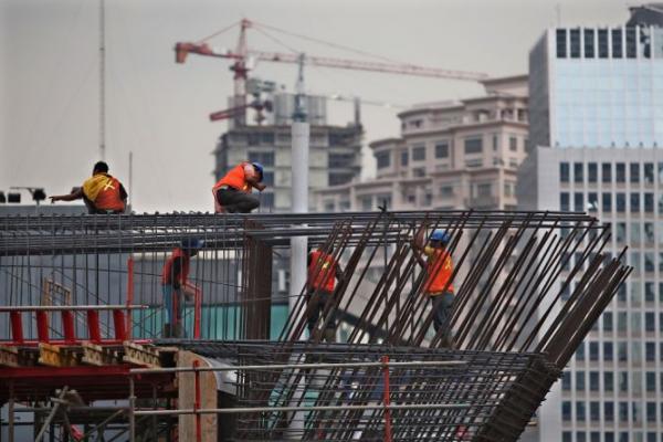 Pekerja sedang membangun infrastruktur disebuah proyek (Ist)