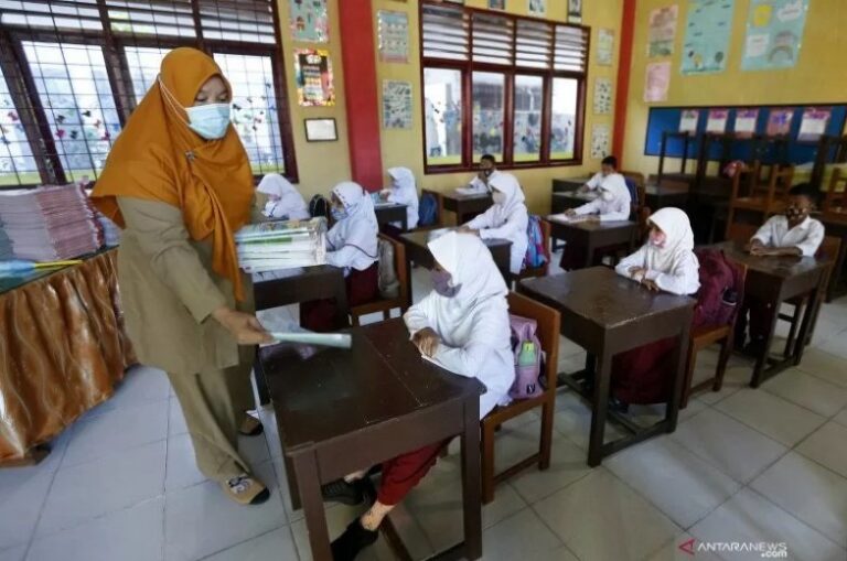 DISIPLIN…! Kemendikbud Minta Patuhi Pembelajaran Semester Genap Mengacu SKB Empat Menteri