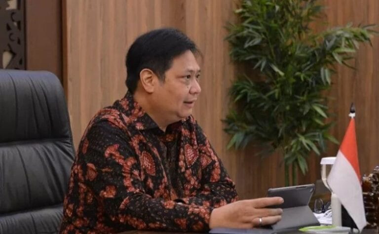 GRATIS NGGAK….? Airlangga: Vaksinasi COVID-19 Dimulai Pekan Depan
