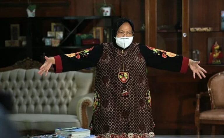 KEREEEN…! Tri Rismaharini Wali Kota Terpegah Dalam Isu COVID-19