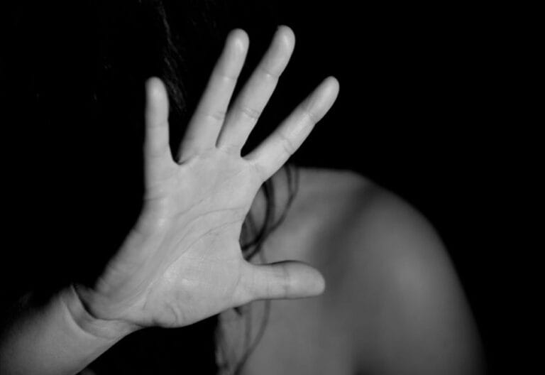 NGERI…! Pengumuman Identitas Pelaku Seksual Berdampak Pada Keluarga