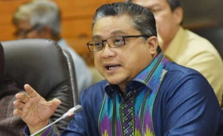 NAAAH…! Komisi X DPR: Sekolah Negeri Memang Tak Boleh Atur Seragam Agama Tertentu