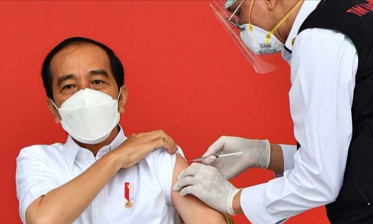 ASTAGA…! Jokowi So 2 Kali Vaksin, Eh… Sinovac Baru Dapat Izin Resmi Pakai ke Publik di China