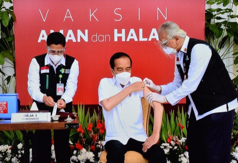 TRUS GIMANA DOK…! Dokter Spesialis Paru: Risiko Kena Covid-19 Setelah Vaksinasi Tetap Ada