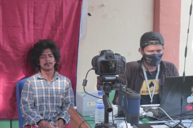 KEREN NIH..! Lama Bujuk Warga Suku Anak Dalam, Dukcapil Kemendagri Yakinkan Pentingnya Dokumen Kependudukan