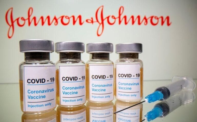 AWAAAS OOM TANTE….! Setelah AstraZeneca, Kini Giliran Vaksin Johnson & Johnson Dilaporkan Sebabkan Pembekuan Darah
