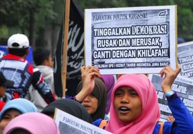 Mengapa Negara yang Terobsesi pada Agama Cenderung Miskin dan Terbelakang?