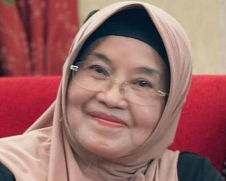 NAAAH…! Siti Fadilah Tegas Sebut Belum Ada Sejarah Vaksinasi Hentikan Pandemi