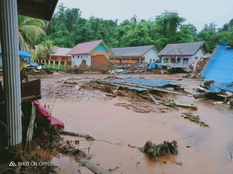 RAKYAT JADI JORBAN..! Banjir Bandang Di Konawe, Perlu Evaluasi dan Penertiban Tambang
