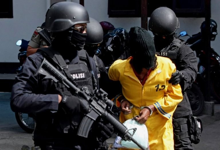 PENTING GAEZ…! Ini Aturan Resmi Polisi Dalam Melakukan Penangkapan