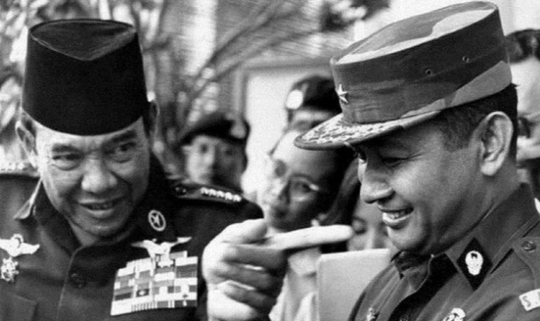 TERANG BENDERANG…! Media Internasional Soroti G30-S 1965: Siasat Soeharto dan Peran Amerika Serikat Mendongkel Soekarno