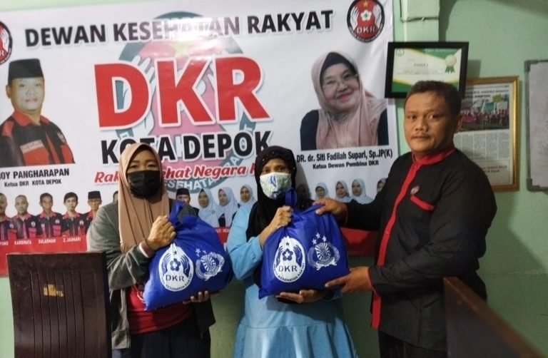 INSPIRATIF NIH…! DKR Bagikan Sembako Warga Terdampak Covid 19