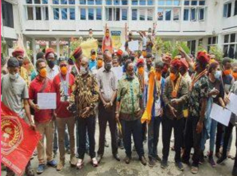 PERLU DIPERTIMBANGKAN…! Datangi DPR-P, PMKRI dan PMII Minta Pembangunan Smelter Di Papua, Bukan Di Gresik