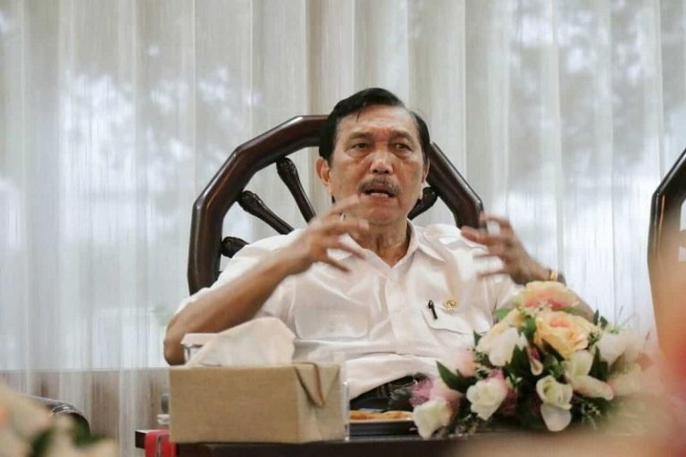 AYO PUUUNG…! Menko Luhut: Ambon Butuh Sentuhan dari Pusat