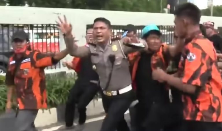‘PANCASILAIS’ BANGET NIH…! Ini Kronologis Pengeroyokan Polisi Oleh Pemuda Pancasila