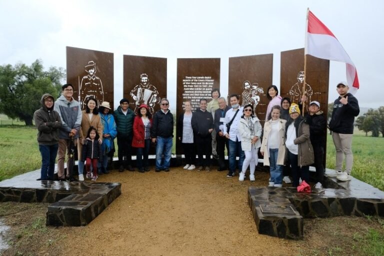 Ziarah Ke Makam 13 Pejuang Indonesia di Cowra, Australia