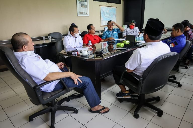 SABAR REEEK…! Bertemu LaNyalla, PPBS Soroti Putusan MK tentang UU Cipta Kerja & UMP Jatim