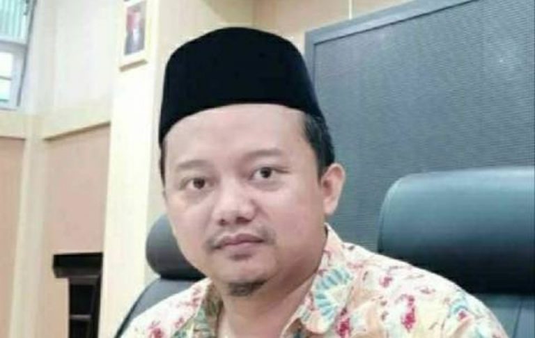 PANTESAAAN…! Ternyata Ini Sepak Terjang Ustadz Herry, Pemangsa Santriwati Di Bandung