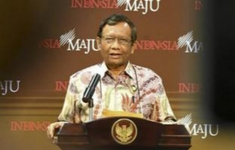 SAATNYA DIGANTI ROBOT…! Mahfud MD Akui Birokrat Masih Punya Pola Pikir Penguasa, Maunya Dilayani