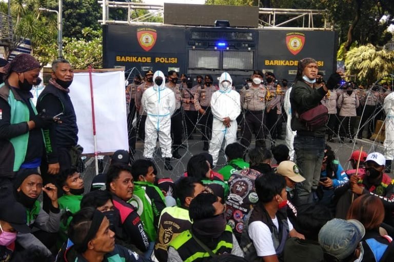 GIMANA NIH PAK MENTERI…! Tuntut Menhub Turun Jabatan, Ojol Aksi Gugat Suspend Sepihak