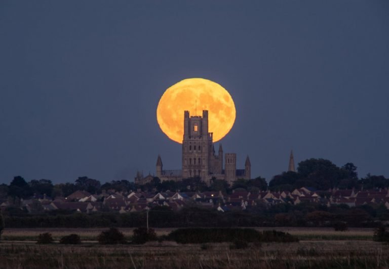 KEREN BANGET NIH..! Setelah Matahari Buatan, Tiongkok Luncurkan Bulan Buatan Sebagai Pengganti Lampu Jalan