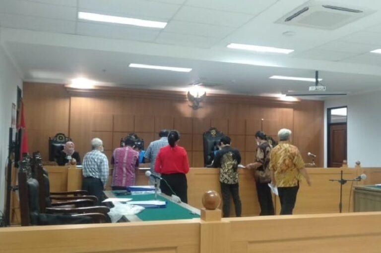 BONGKAR SEMUA…! Tambang Mas Sangihe, Penggugat Serahkan Berkas Bukti Penolakan ke Majelis Hakim PTUN