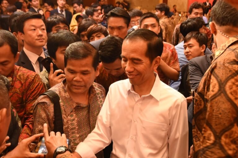 INDONESIA MEMANGGILMU…! Jokowi Minta Warga RI yang Bekerja di Luar Negeri Segera Pulang, Ada Apa?