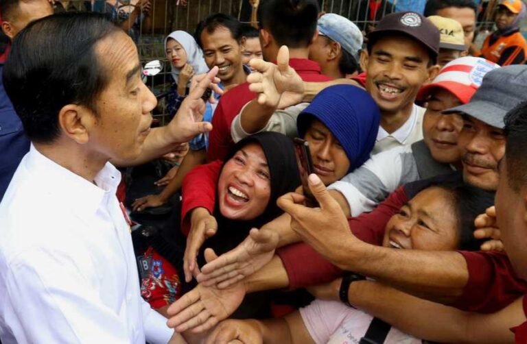 INI DEMOKRASI BENERAN….! Mendagri Tito Soal Kades Dukung Jokowi 3 Periode: Kalau Dilarang, Saya Langgar Hak Pendapat