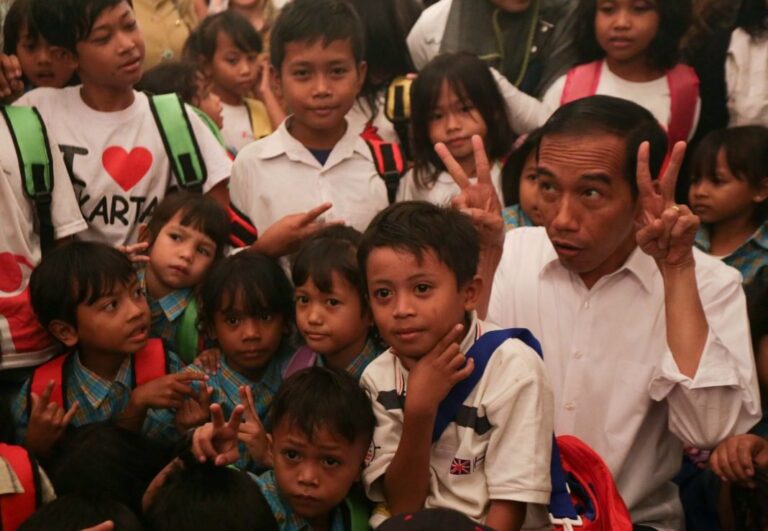 DAHSYAT NIH…! Ini Survei Terbaru Tingkat Kepuasan Publik terhadap Kinerja Jokowi