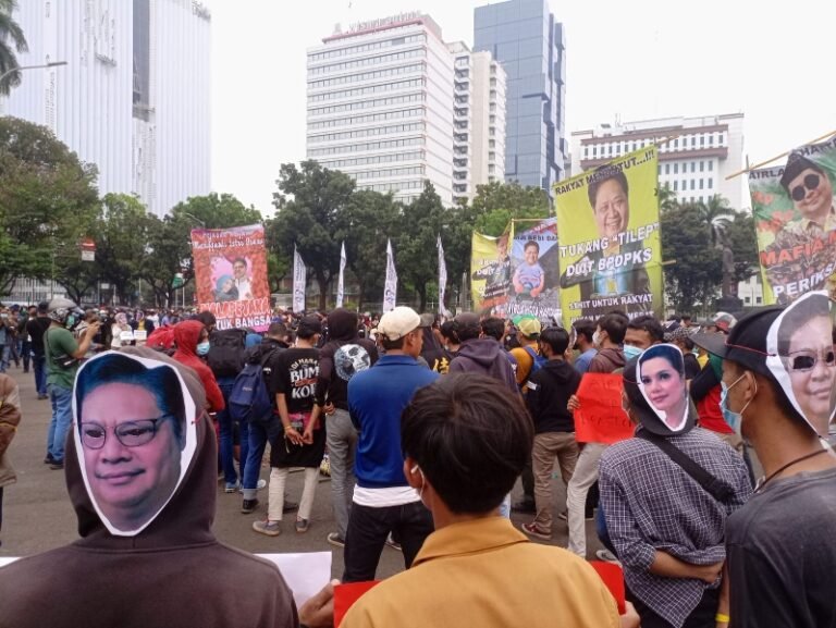 BERSIHKAN SEMUA…! Formasi Desak Presiden Pecat Menteri Bermasalah