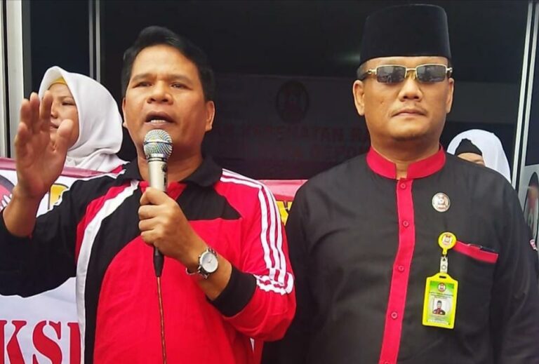 JANJINYA MANIS…! Ridwan Kamil Biarkan Siswa Miskin Ditolak Bersekolah, DKR Geruduk SMAN 14 Depok