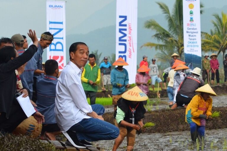 BIKIN MINDER YANG LAIN NIH…! Survei Ungkap Kepuasan Publik Terhadap Jokowi Capai 80,9 Persen