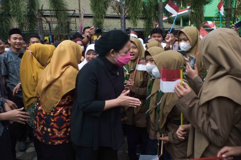 HARAPAN RAKYAT NIH…! Kunjungi Lampung, Puan Disambut Ratusan Tokoh Masyarakat