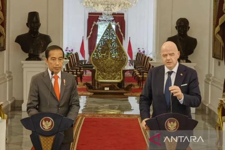 EMANG BISA…? Kedatangan Presiden FIFA Momentum Perbaiki Sepak Bola Indonesia