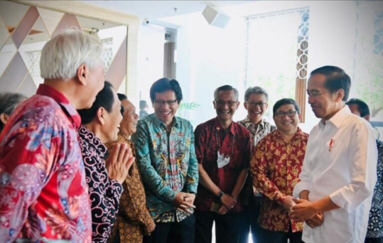 OJO DIBANDINGKE…! Teman Semasa Kuliah Kenang Jokowi Sebagai Sosok Pemersatu