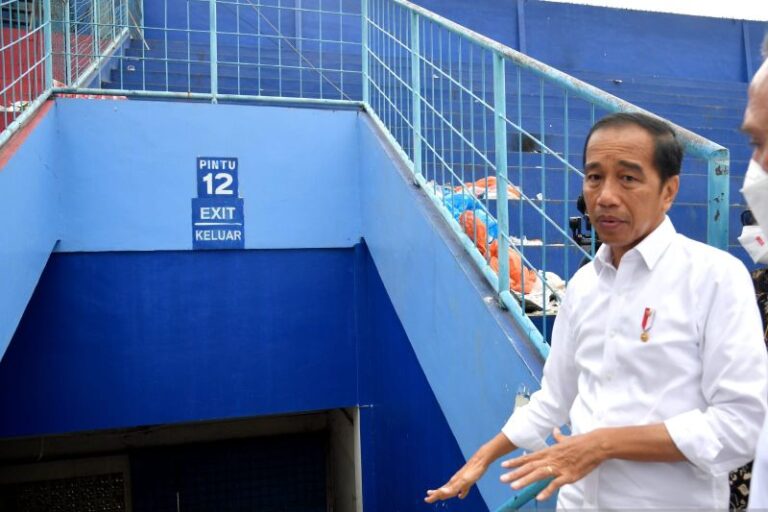 BUKAN STADION MAAAS…! Komnas HAM: Gas Air Mata Jadi Pemicu Utama Kematian di Tragedi Kanjuruhan