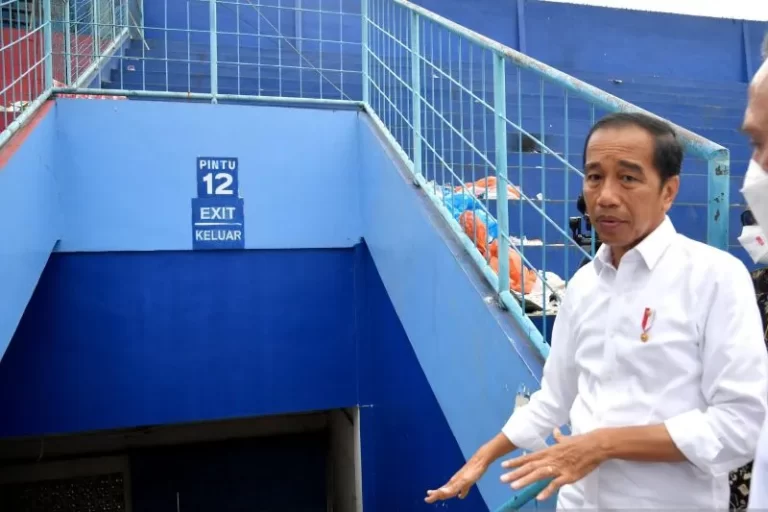 BISA GAK…! Presiden Jokowi Perintahkan Audit Seluruh Stadion Bola Di Indonesia
