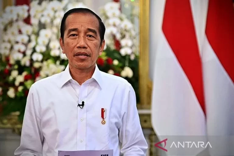 USUT TUNTAS PAK…! Jokowi Pastikan RI Tidak Dikenai Sanksi FIFA: Akan Bentuk Tim Transformasi Sepak Bola Indonesia