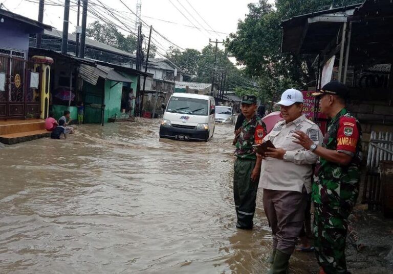 AWAS GAEEZ…! Meluas Rendam 53 RT, Ketinggian Banjir DKI Jakarta Capai 3 Meter