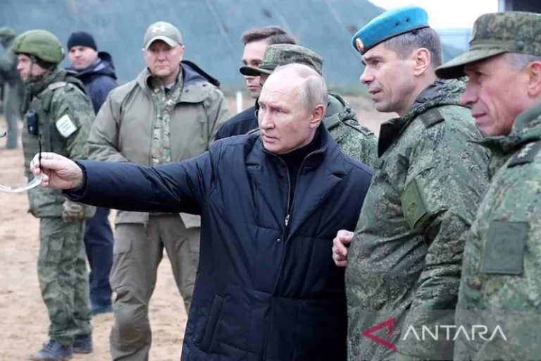 MANA BIDEN DAN ZELENSKY ..? Putin Inspeksi Pelatihan Pasukan Rusia Yang Baru Dimobilisasi