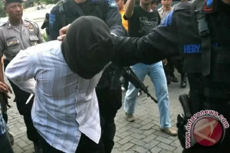 PERIKSA JARINGANNYA…! Dua Anggota Polri Terlibat, DPR Minta Kapolri Antisipasi Pergeseran Gerakan Terorisme